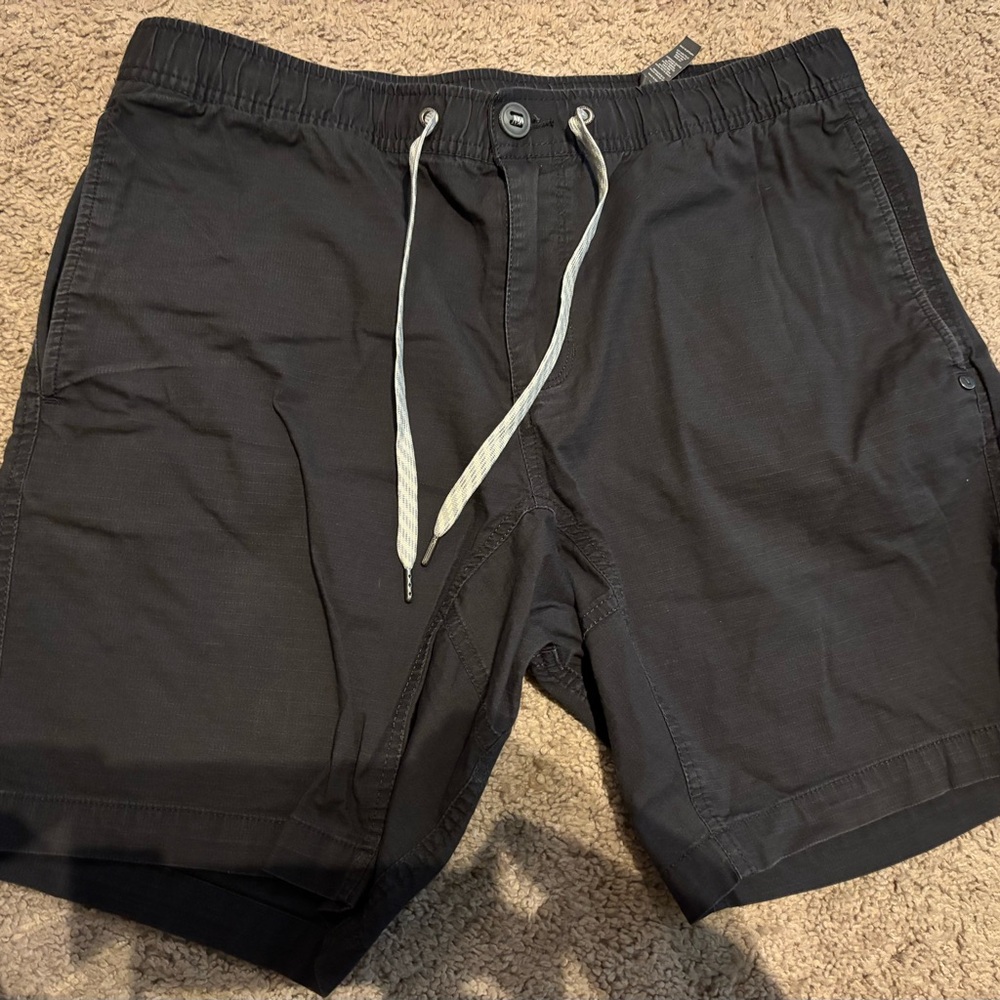 Vuori Large Charcoal Elastic Waist Shorts